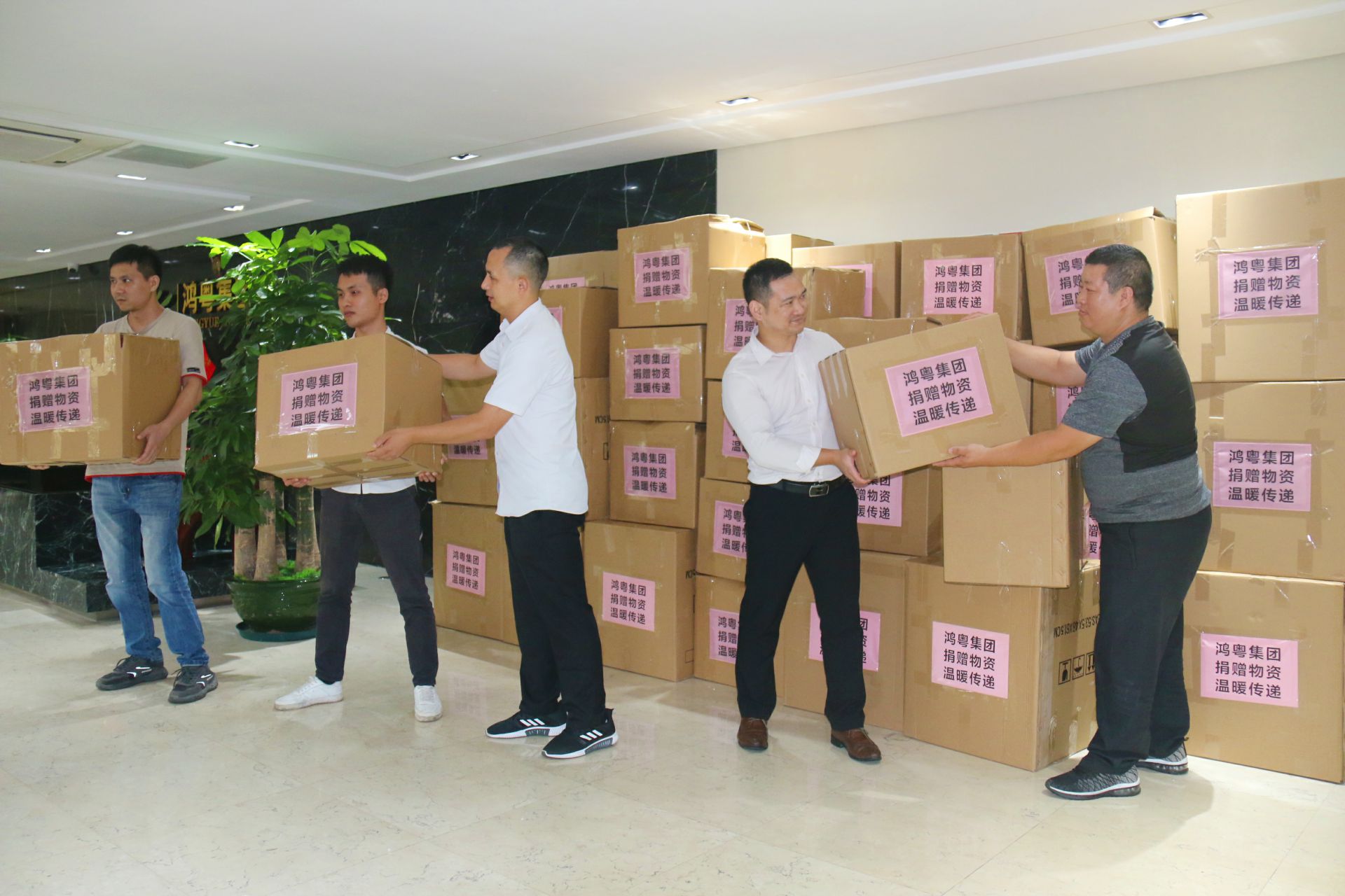 宝威官方网站-宝威baowei(中国)公益回顾丨家国同欢月同圆 温暖满载甘孜州(图2) 宝威官方网站-宝威baowei(中国)公益回顾丨家国同欢月同圆 温暖满载甘孜州(图2)